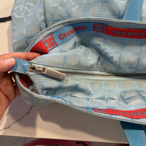 Chanel large Tote - Picture 8 of 12